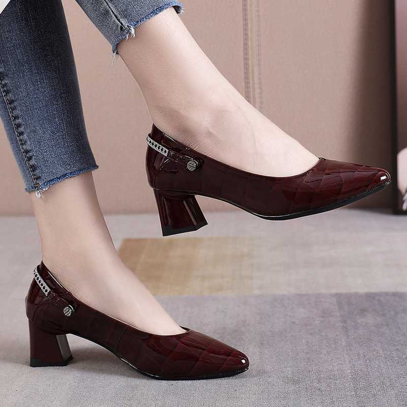 【エナメル調】チャンキーヒールパンプス - 快適な履き心地