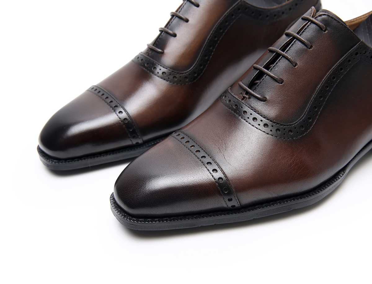 【花模様】パンチング爽快シューズ - 涼やかでスタイリッシュ