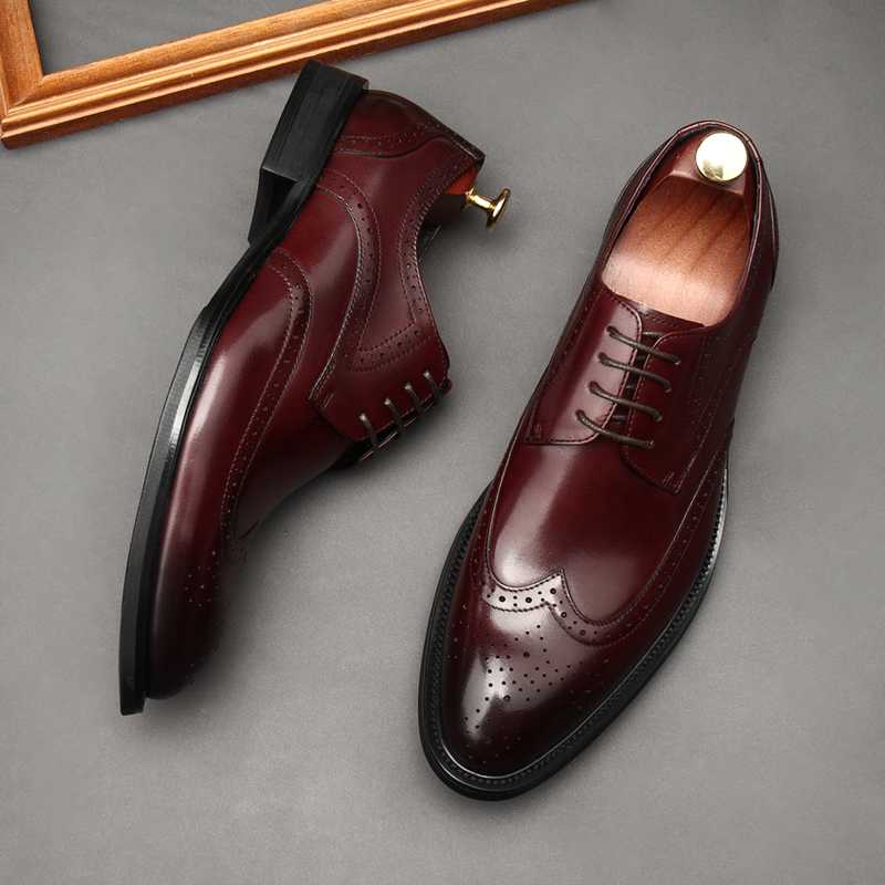 【本革】ウィングチップ紳士靴 - 存在感のあるデザイン