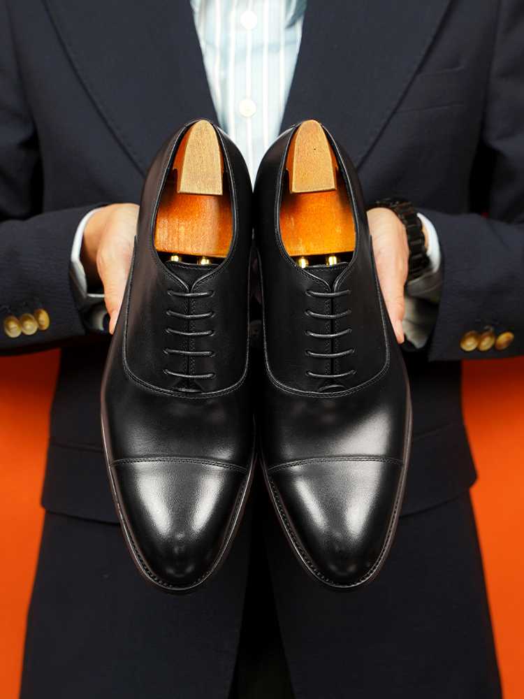 【本革】尖頭ストレートチップビジネスシューズ - シャープな印象