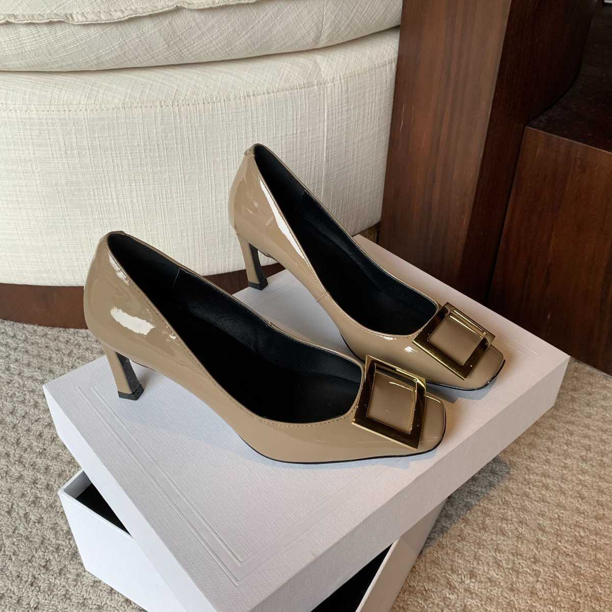 【レディース】飾り金具 パンプス - エレガントな足元に