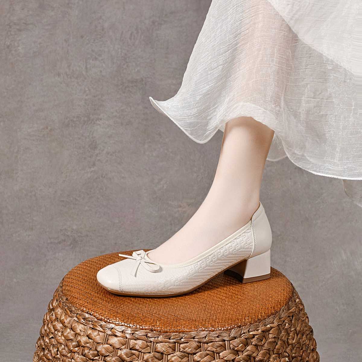【レディース】リボン付きパンプス - 疲れにくい低ヒール