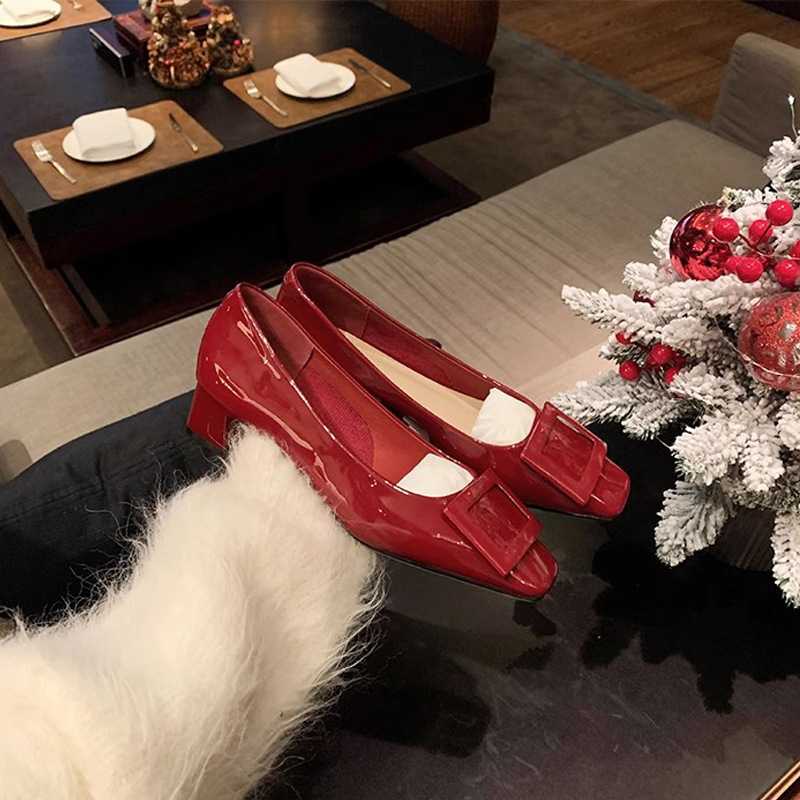 【レディース】バックル付きパンプス - 上品なスタイル