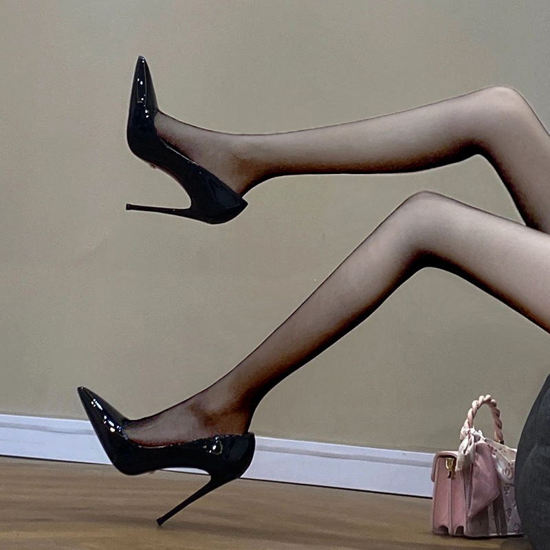 ビジネスシューズ エナメル素材尖頭細身ピンヒールパンプス