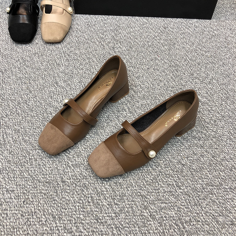 パール付きスクエアトゥパンプス