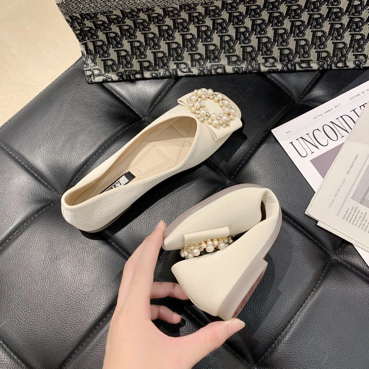 【レディース】ビジネス 平底パンプス - 歩きやすいスクエアトゥ 金具付き