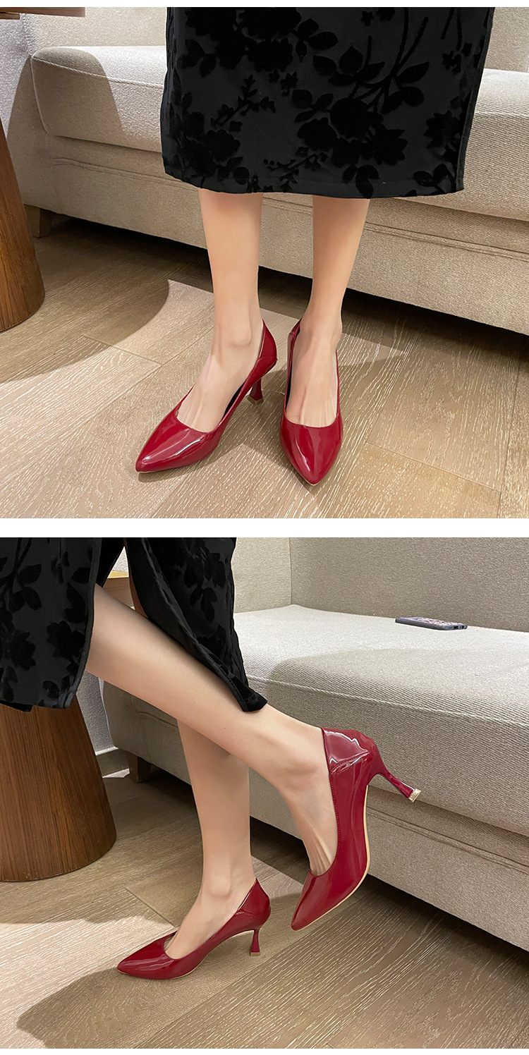 優美なパンプス