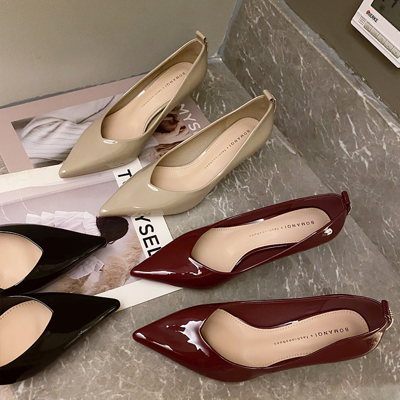 【華やか】エナメル ポインテッドトゥ パンプス - パーティー 通勤