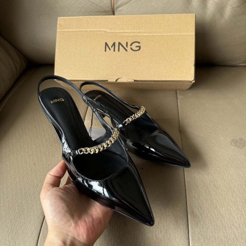 ビジネスシューズ チェーン飾り付きポインテッドトゥバックストラップパンプス