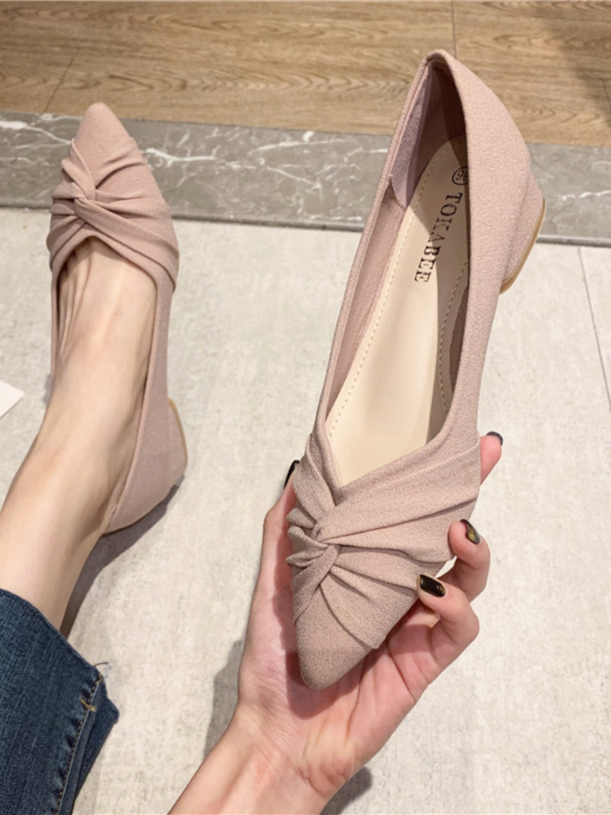 ツイストリボンデザインポインテッドパンプス