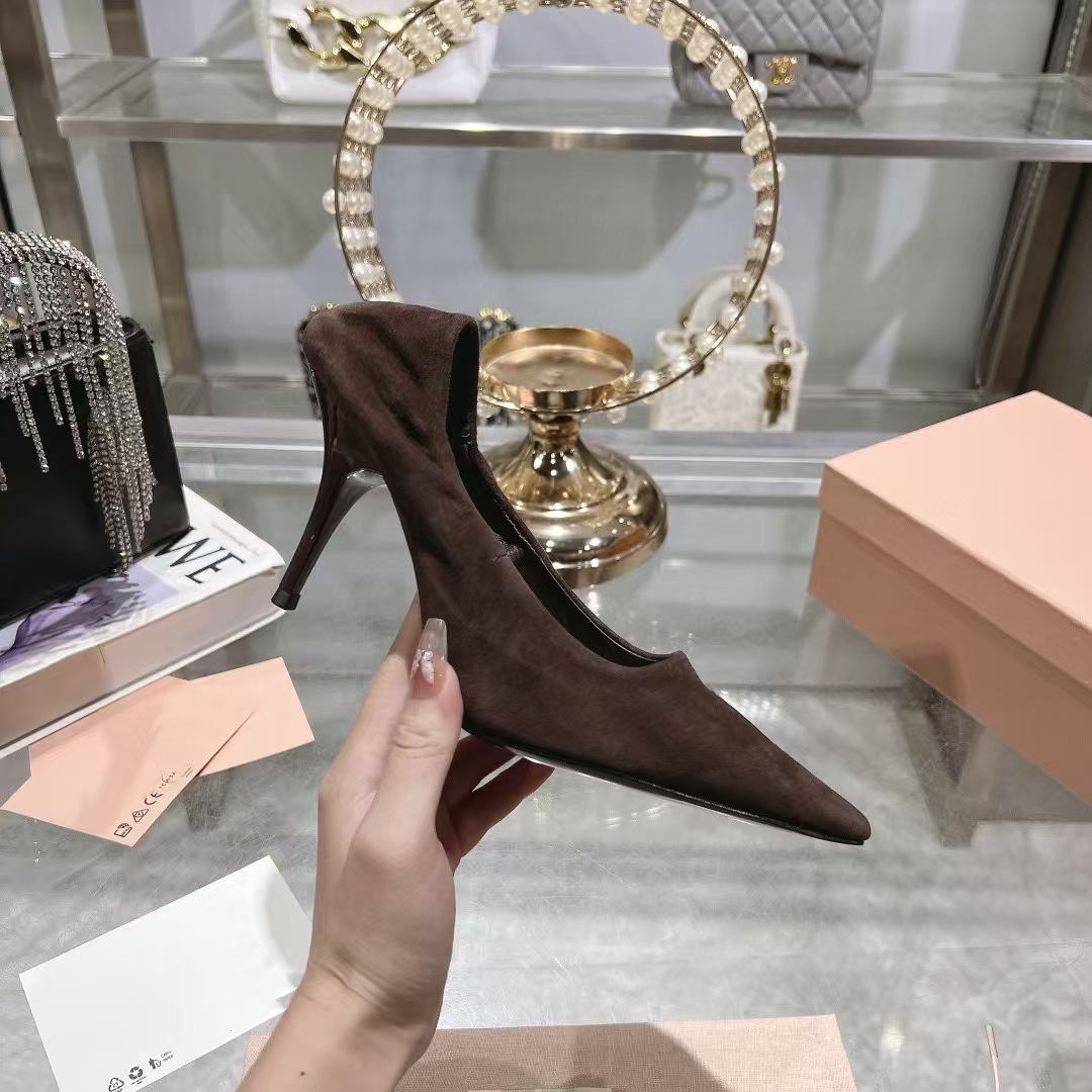 とんがりポインテッドヒールパンプス