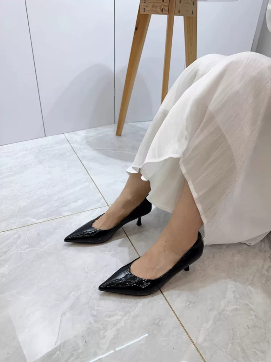 艶やかポインテッドパンプス