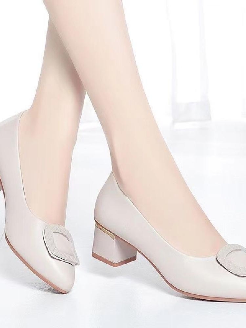 上品な装飾付き細ヒールパンプス