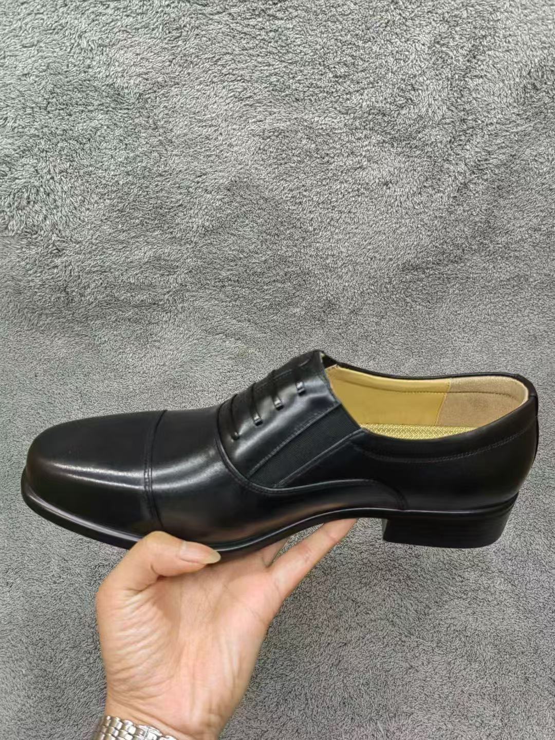 正統派ストレートチップビジネスシューズ