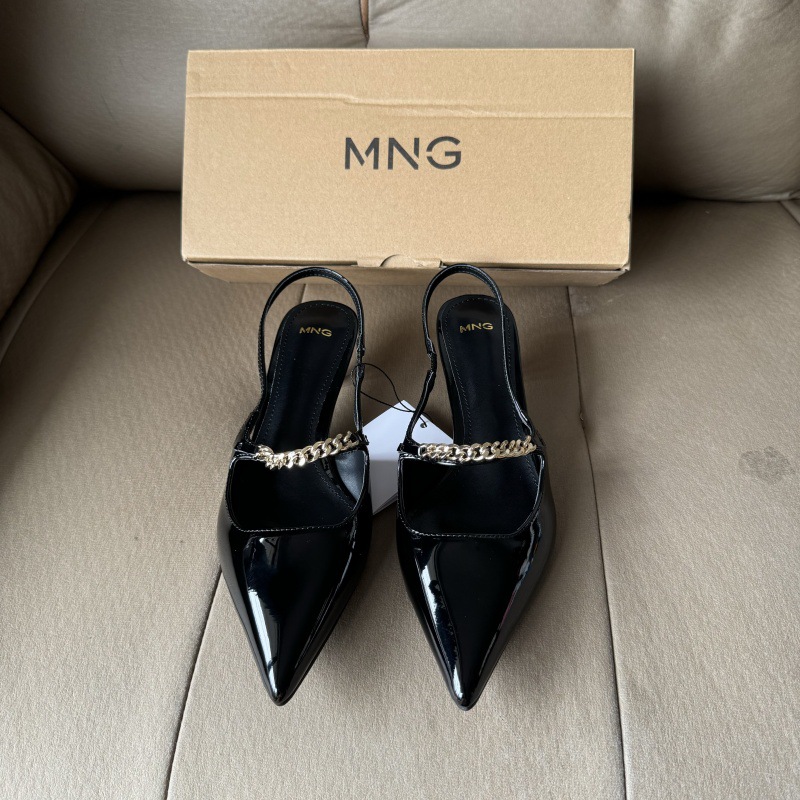 ビジネスシューズ チェーン飾り付きポインテッドトゥバックストラップパンプス