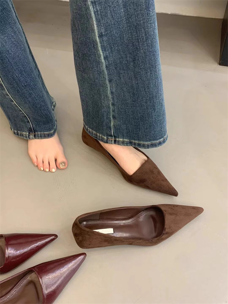 【歩きやすさに感動】ポインテッドトゥパンプス