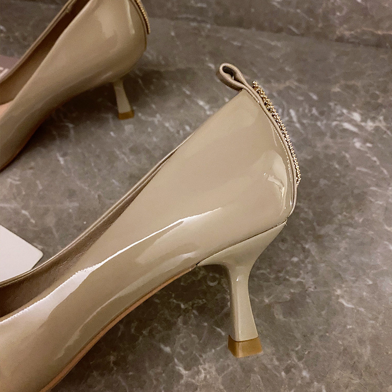 【華やか】エナメル ポインテッドトゥ パンプス - パーティー 通勤