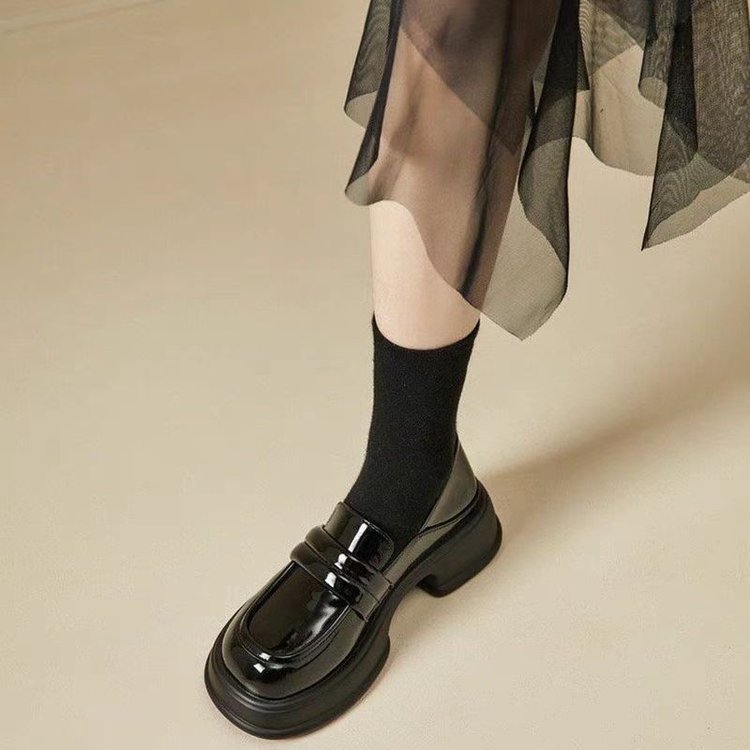 艶やかベーシックローファー