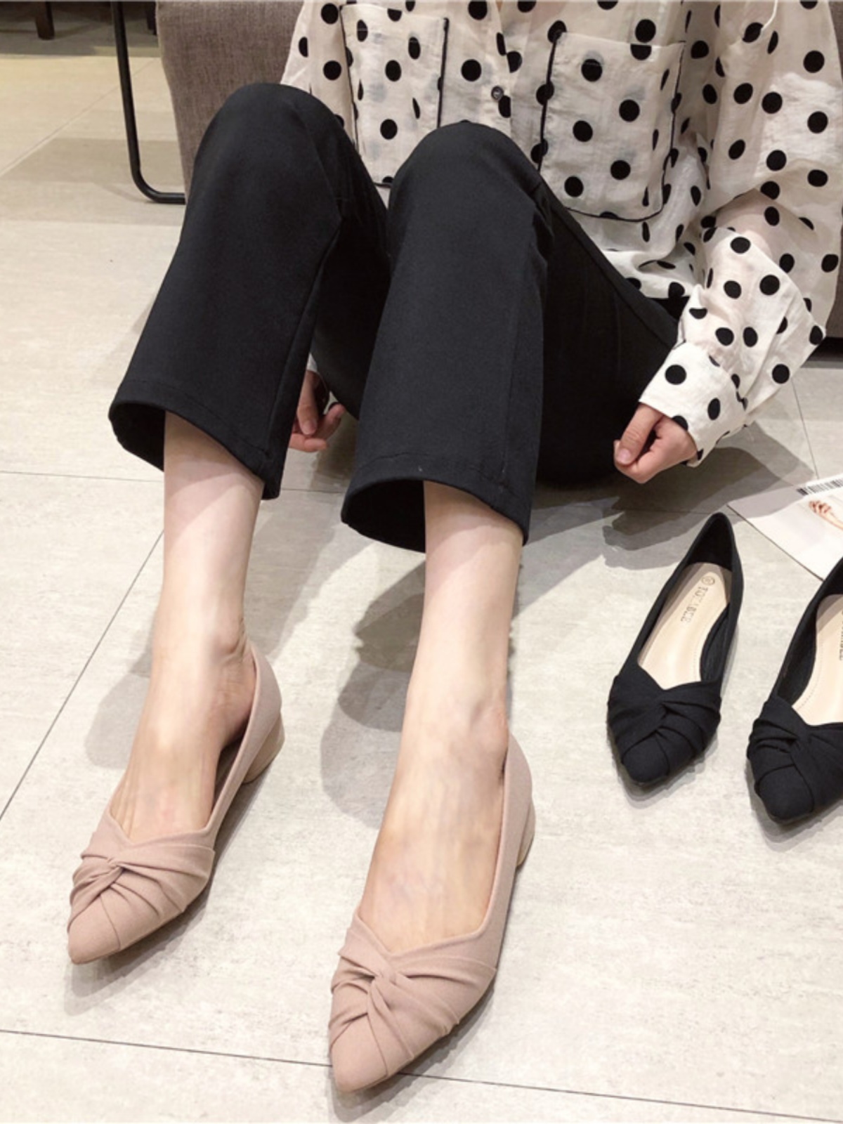 ツイストリボンデザインポインテッドパンプス