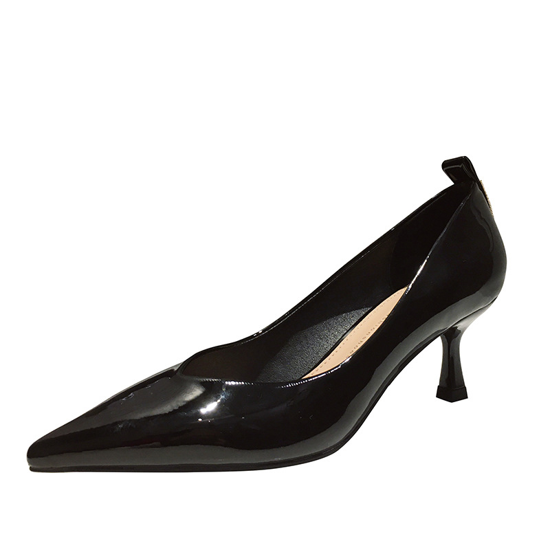 【華やか】エナメル ポインテッドトゥ パンプス - パーティー 通勤