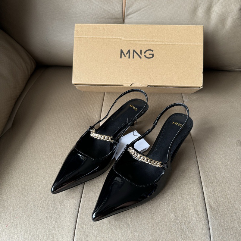 ビジネスシューズ チェーン飾り付きポインテッドトゥバックストラップパンプス