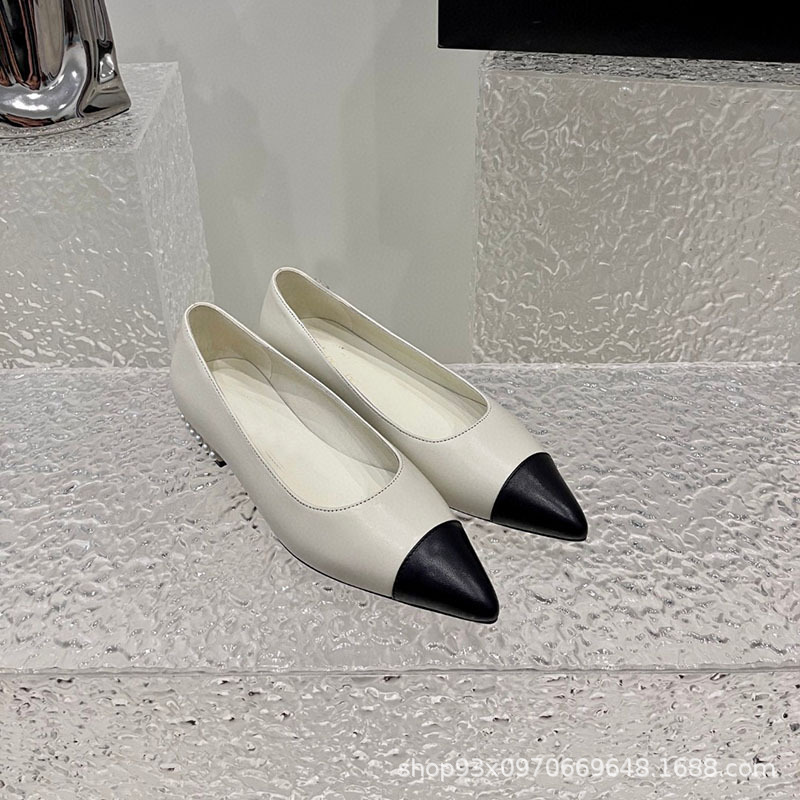 艶やかな上品パンプス
