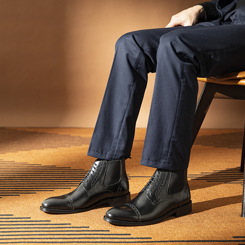 ビジネスシューズ 本革サイドゴアブーツ メダリオン装飾付き