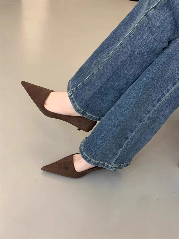 【歩きやすさに感動】ポインテッドトゥパンプス