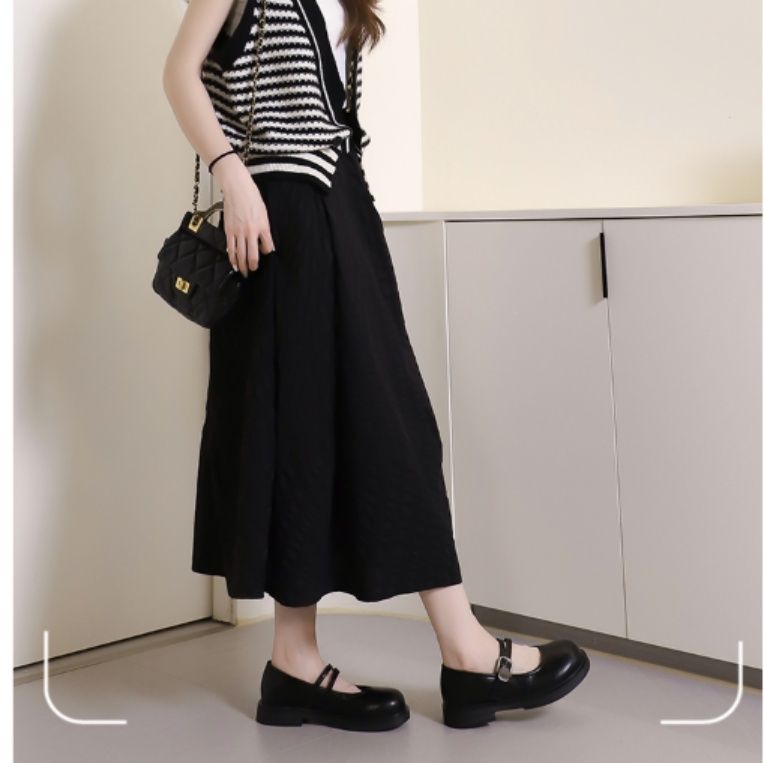 黒靴 レトロ風ストラップシューズ