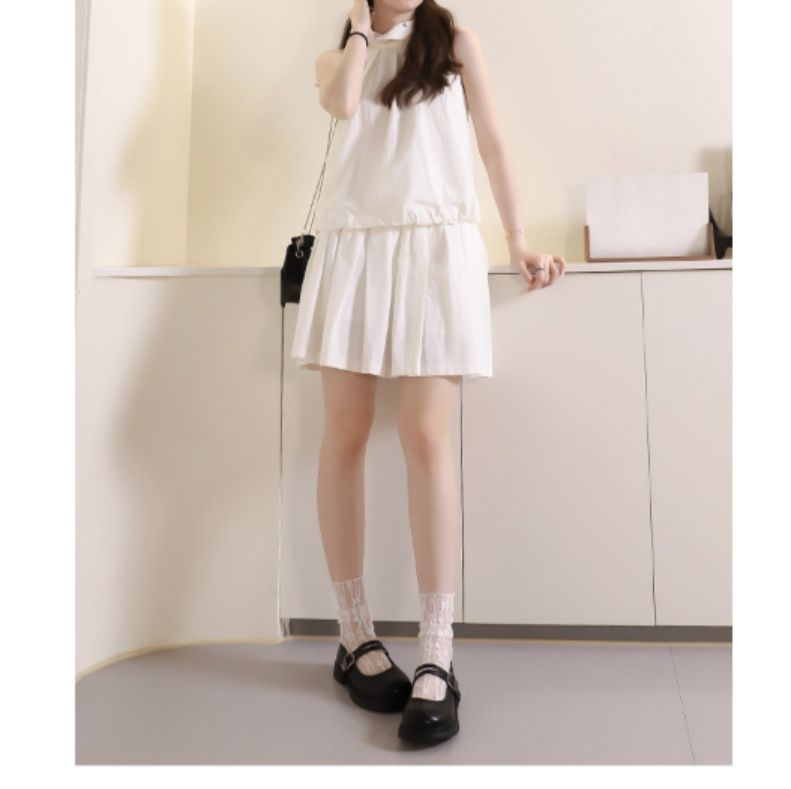 黒靴 レトロ風ストラップシューズ
