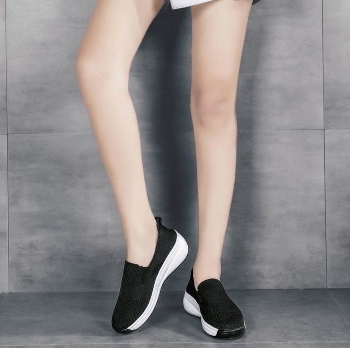 黒靴 軽やかステップ編み込みスリッポン