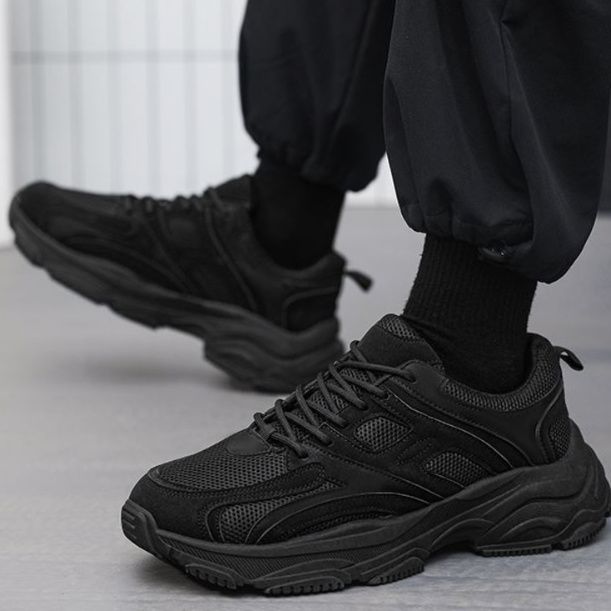黒靴 エアメッシュ ストリートランナー