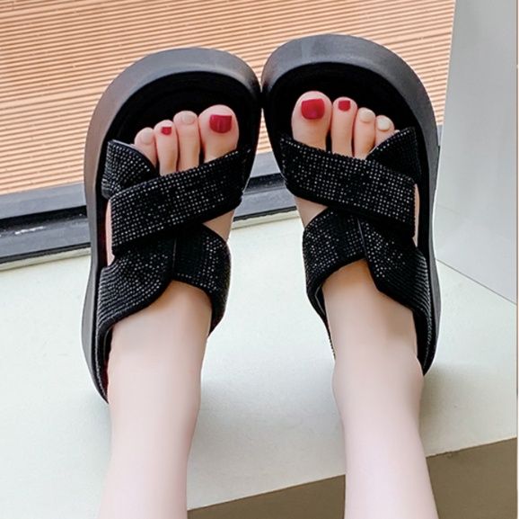 黒靴 キラキラ厚底クロスサンダル