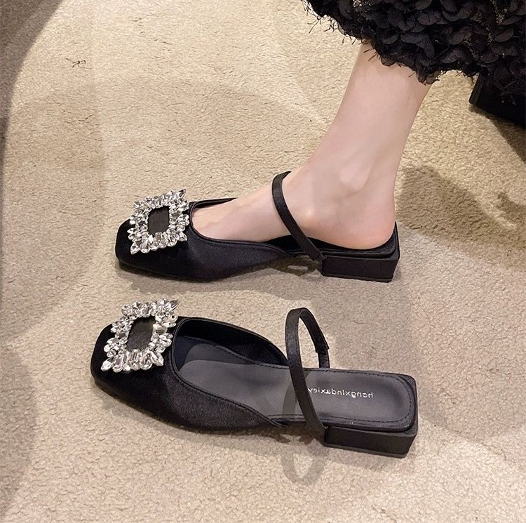 https://fulmo-img-server.com/black-shose/1754275663434_fhwpp9wa_2uy1g2r1.jpeg