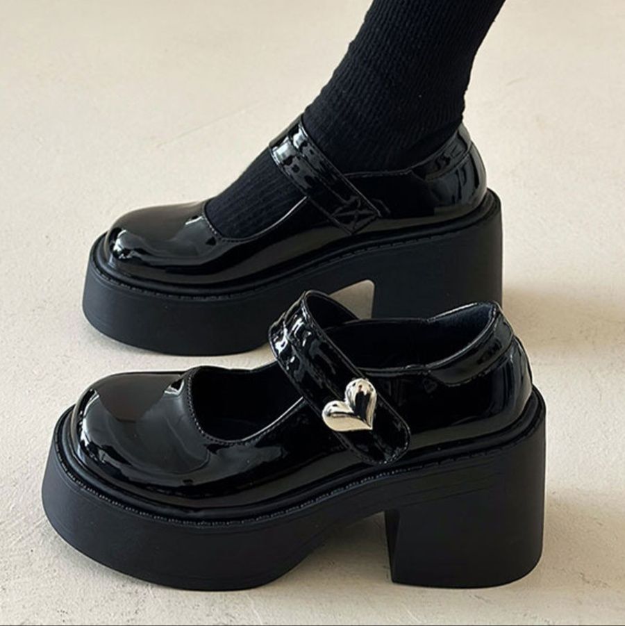 https://fulmo-img-server.com/black-shose/1754281481989_a1znapgb_9zr6imln.jpeg