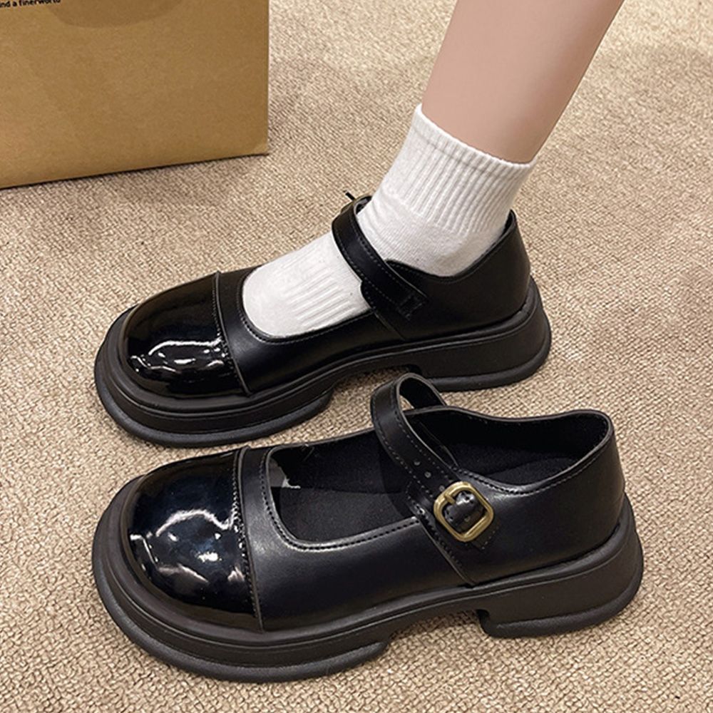https://fulmo-img-server.com/black-shose/1754357706536_y1jkm7ua_010dzfeb.jpeg