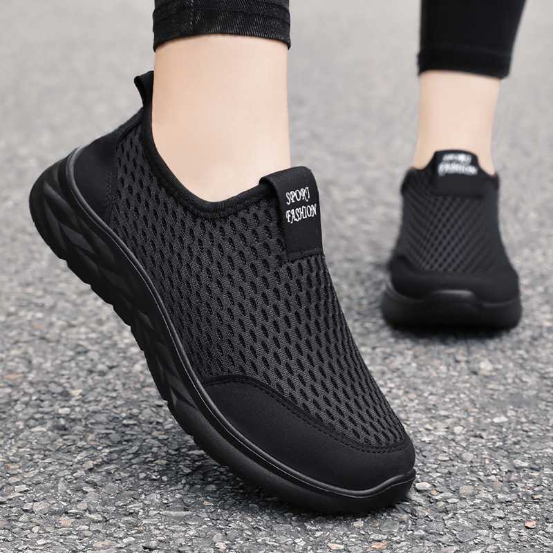 黒靴 メッシュ編み軽量ランニングシューズ