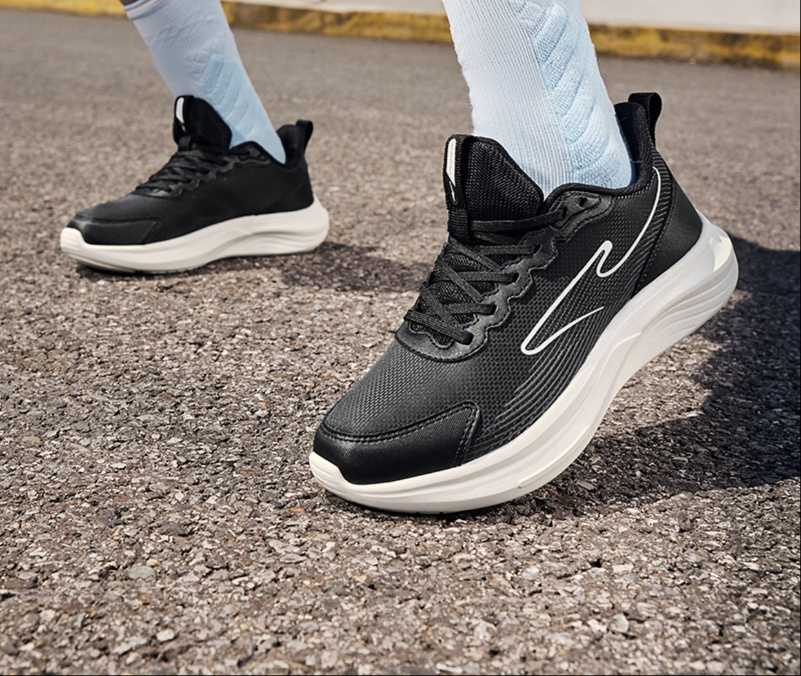 黒靴 しなやかフィット軽量ランナー