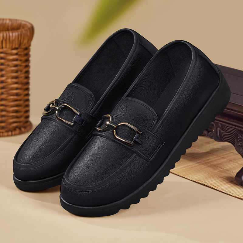 黒靴 黒靴 洗練金具付きソフトローファー