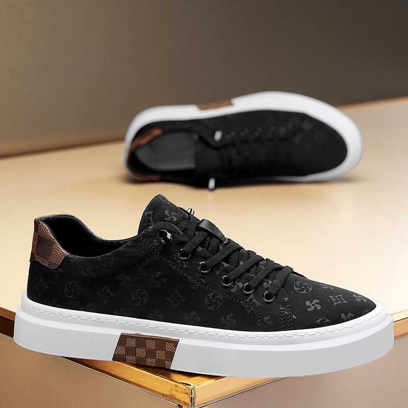 黒靴 黒靴 紋様入り上質デッキシューズ