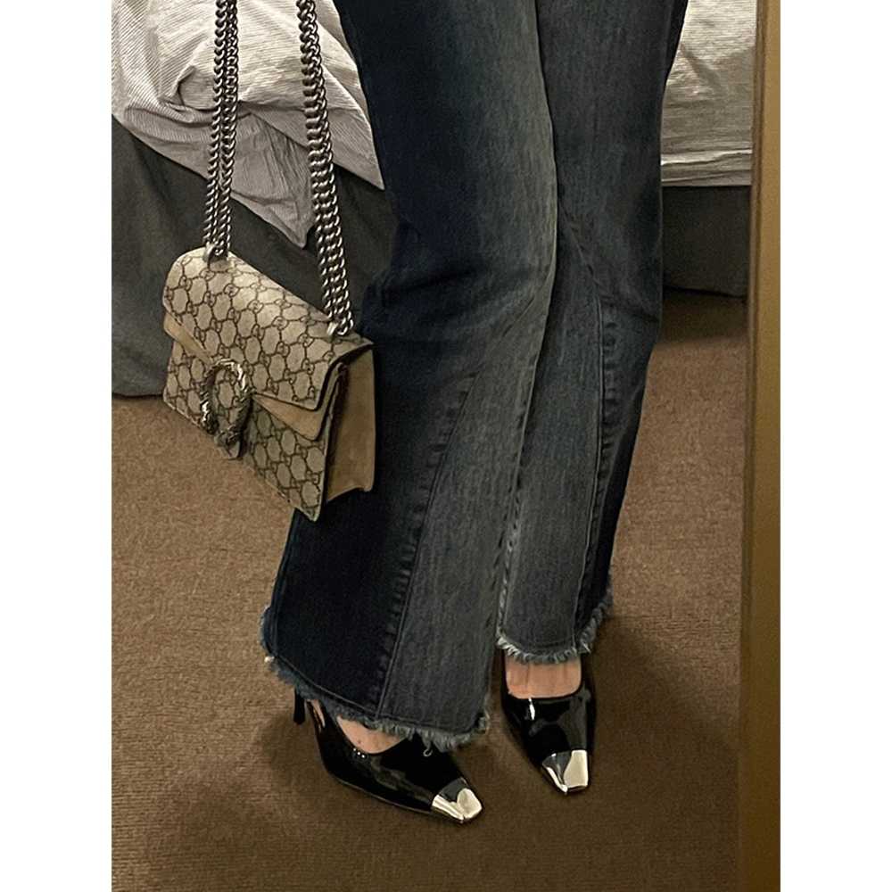 黒靴 黒靴 金属飾り付きバックストラップサンダル