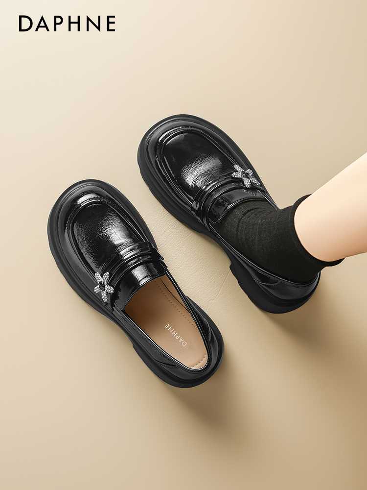 黒靴 輝きビジュー装飾ローファー