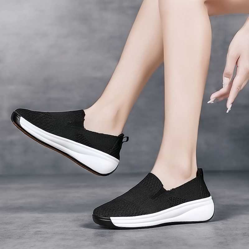 黒靴 軽やかステップ編み込みスリッポン