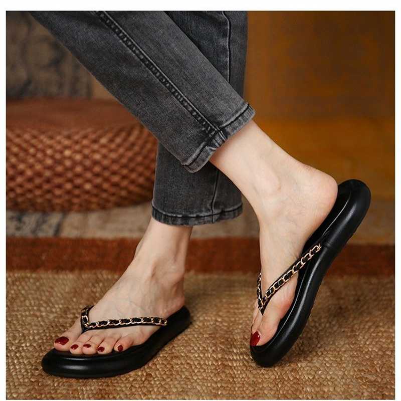 黒靴 2025夏 チェーン付き黒サンダル 歩きやすい美脚トング