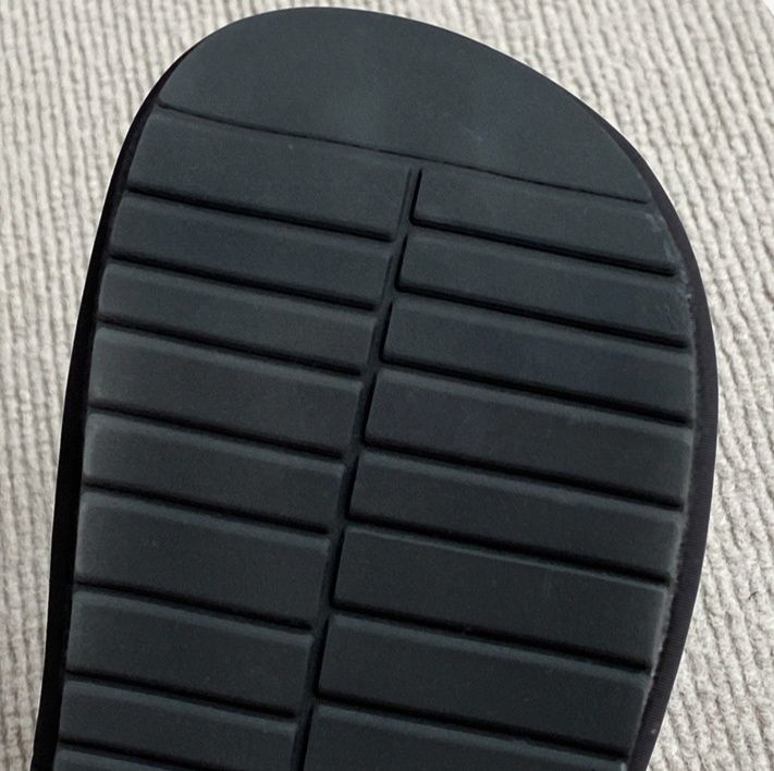https://fulmo-img-server.com/black-shose/1756875059359_iok3s639_4p9rzduh.jpeg