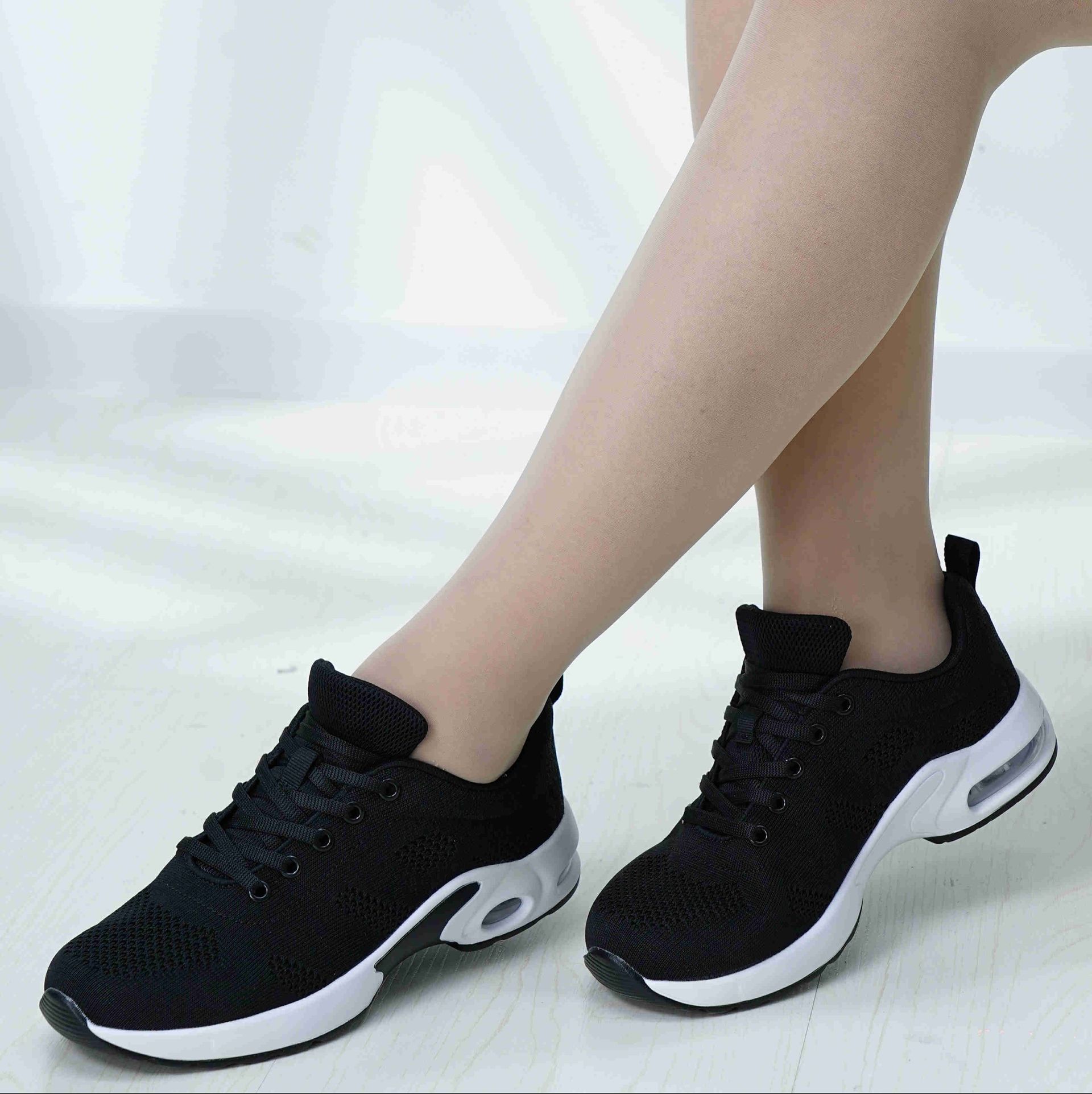 黒スニーカー 男女兼用 軽量 編み素材 運動靴 美脚効果