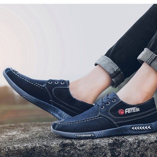 黒スニーカー メンズ 厚底 歩きやすい靴