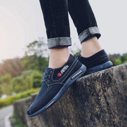 黒スニーカー メンズ 厚底 歩きやすい靴