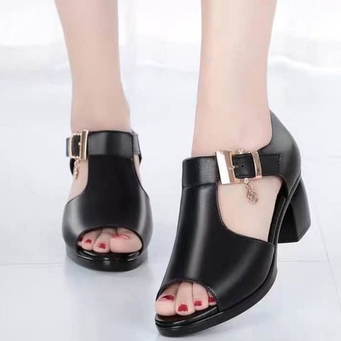 黒靴 黒本革太ヒールサンダル美脚効果金具付きレディース靴