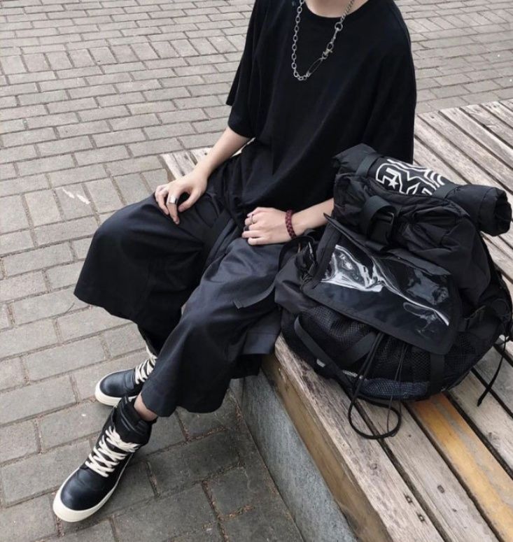 https://fulmo-img-server.com/black-shose/1787623211434_x2sgz7wh_wyfsfoou.jpeg